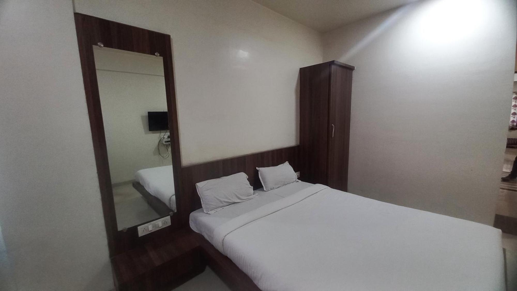 נאסיק Hotel Namrata מראה חיצוני תמונה