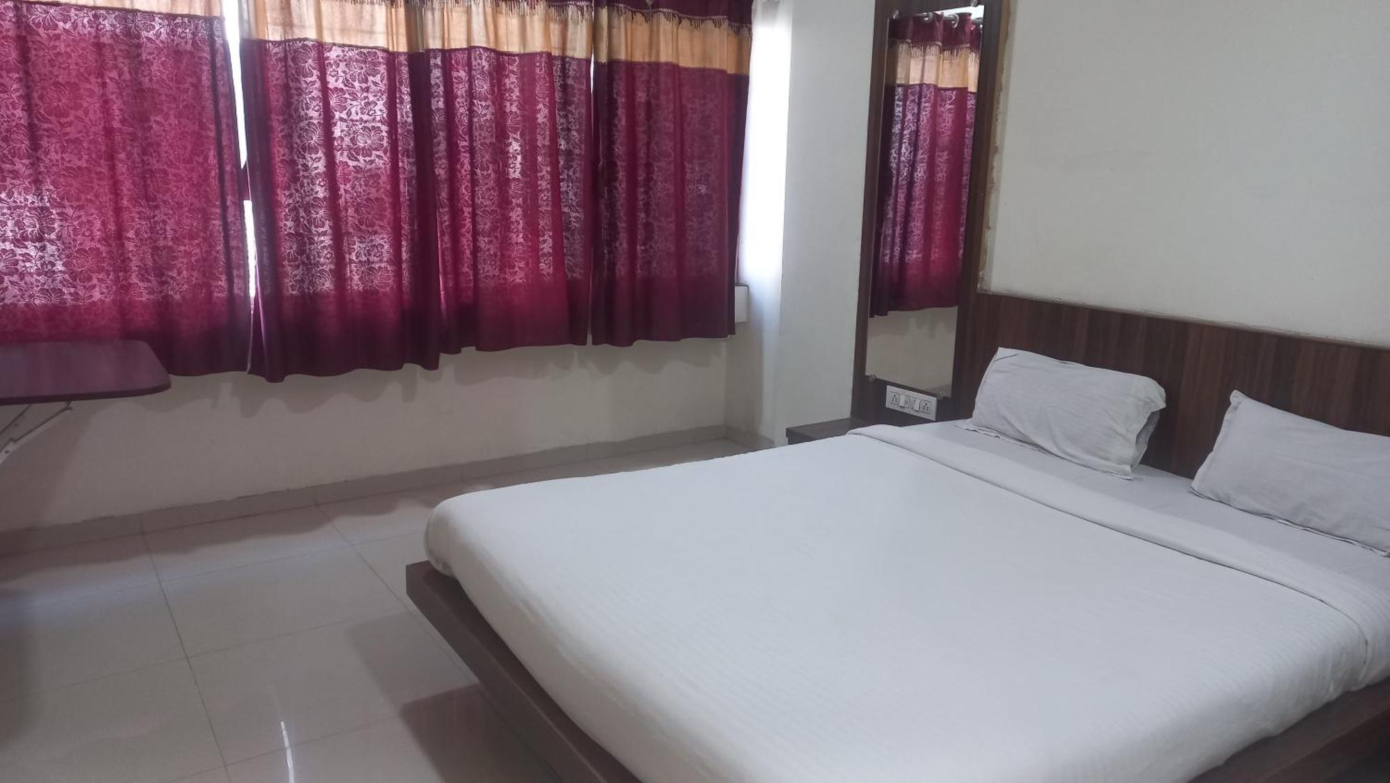 נאסיק Hotel Namrata מראה חיצוני תמונה