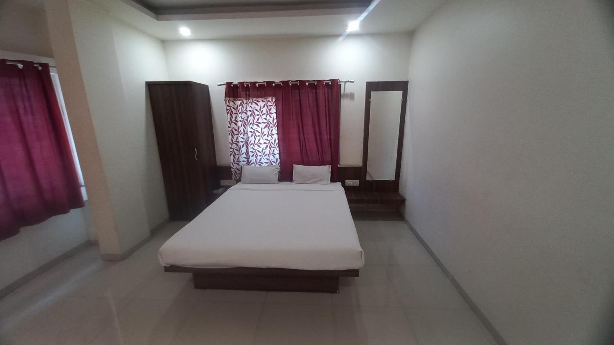 נאסיק Hotel Namrata מראה חיצוני תמונה